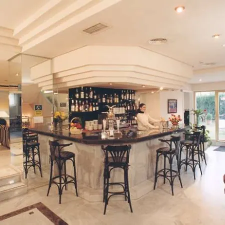 埃尔法罗马贝拉酒店 酒店