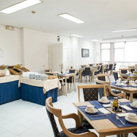 埃尔法罗马贝拉酒店 马尔韦利亚