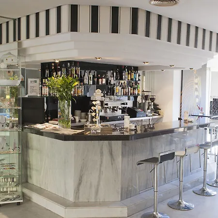 埃尔法罗马贝拉酒店 3* 马尔韦利亚