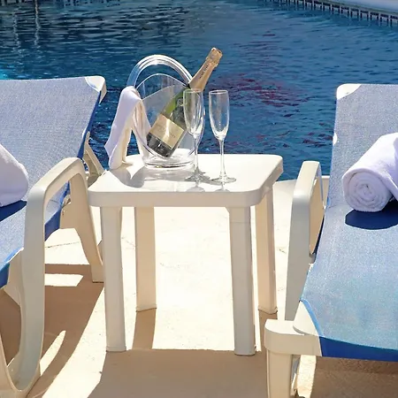 El Faro Hotel 3*
